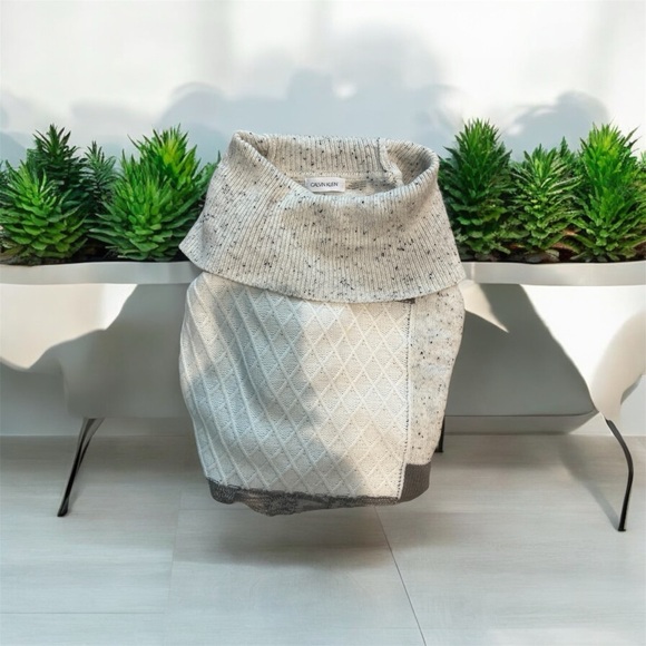 Calvin Klein Womens Patchwork Pullover Sweater, Grey, White. Size S/P - Picture 3 of 5